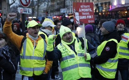 Во французской столице снова массово протестуют против пенсионной реформы
