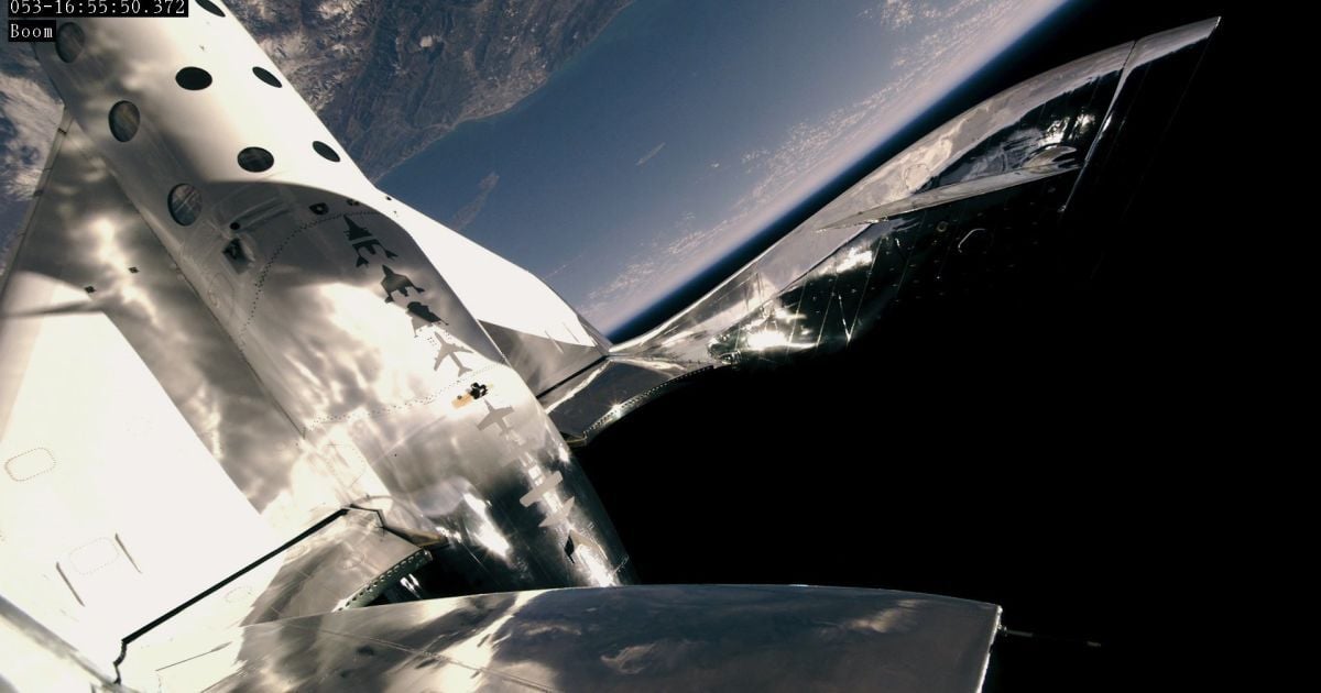 У Virgin Galactic показали запуск космічного корабля для туристів, що подолав рекордну висоту