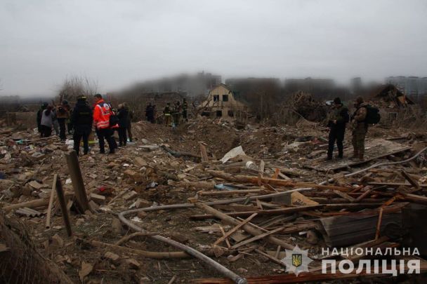 Наслідки удару по Запоріжжю вранці 22 березня / © Національна поліція України