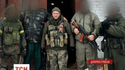 Дмитрий Яроша ранили в правую руку и частично в лицо