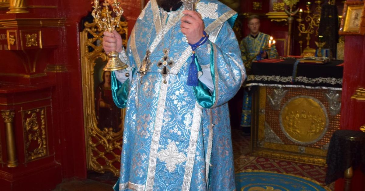 УАПЦ поновила в церкві архієпископа, якого звільнили через п'яні танці з дівчатами та бійку в кафе