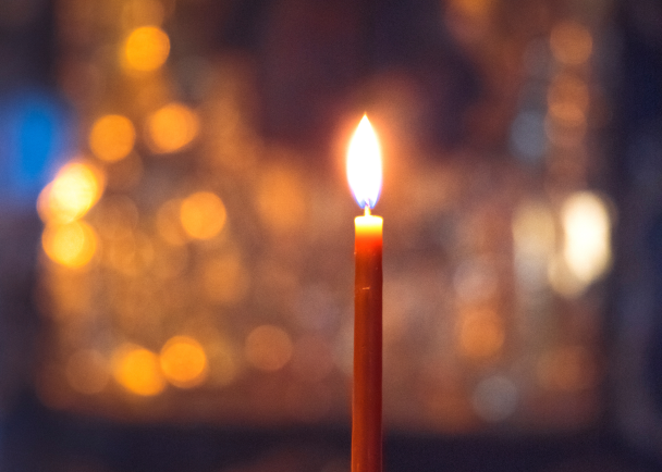 Чи можна ставити свічку за упокій, якщо людина зникла безвісти: відповідь священика
