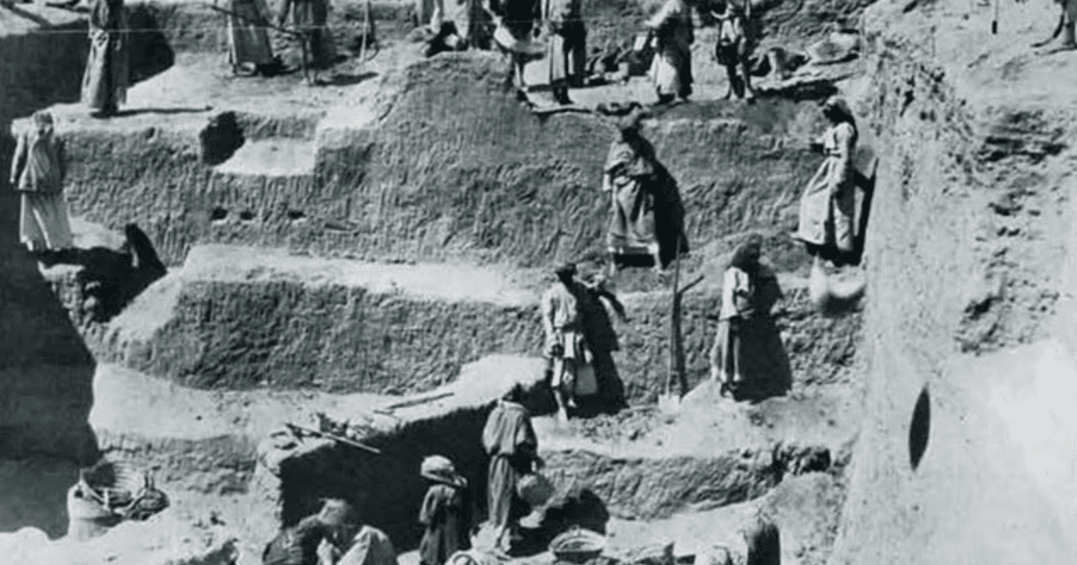 Раскопки в Телль-Фаре в Ираке в 1930-х годах обнаружили поселения, возраст которых превышает 5000 лет.