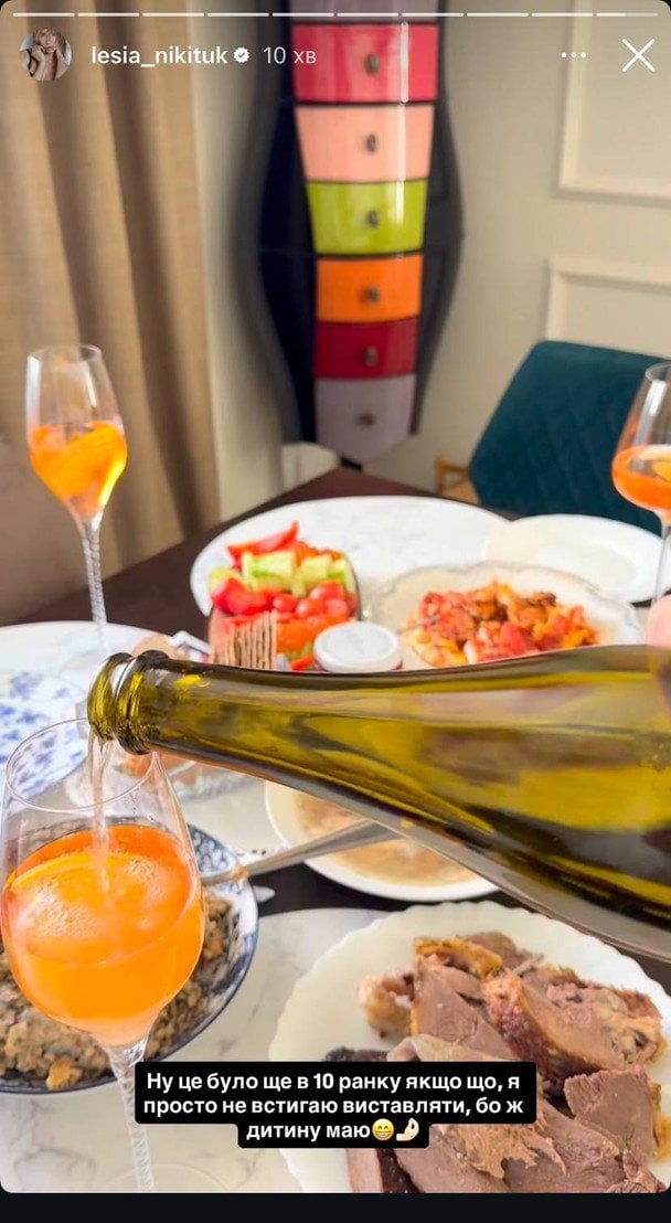 Праздничный стол по случаю дня рождения мамы Леси Никитюк / © instagram.com/lesia_nikituk