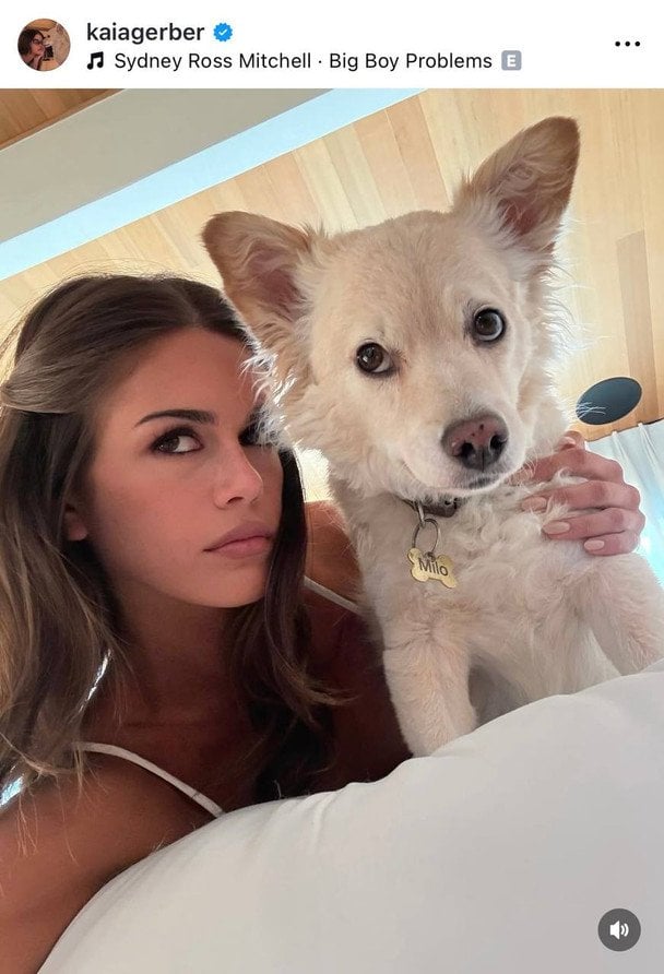 Кая Гербер та її собака / © Instagram Каї Гербер