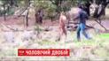 Сеть подорвало видео, на котором кенгуру избил пса и готов был затеять драку с его хозяином