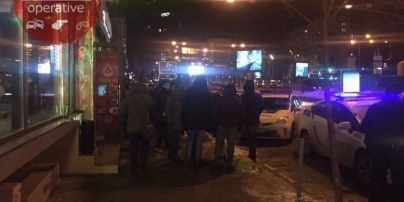 У центрі Києва місцеві футбольні фанати побилися з турецькими вболівальниками - соцмережі