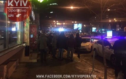 В центре Киева местные футбольные фанаты подрались с турецкими болельщиками - соцсети