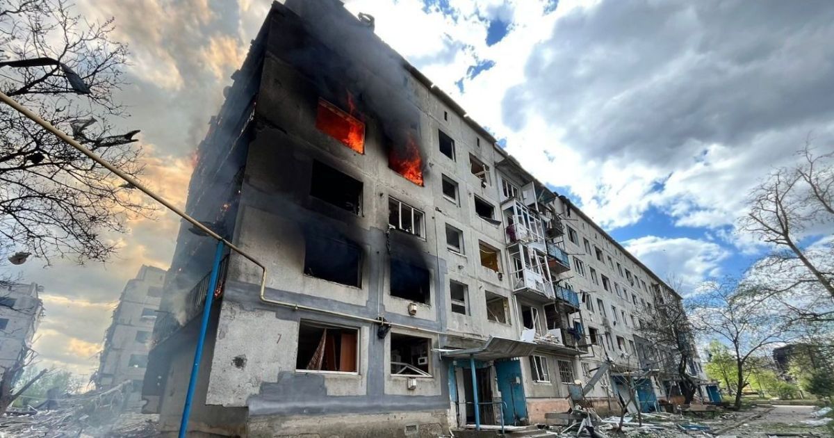 Росія скинула авіабомбу на село Очеретине, що на Донеччині / Фото: Вадим Філашкін