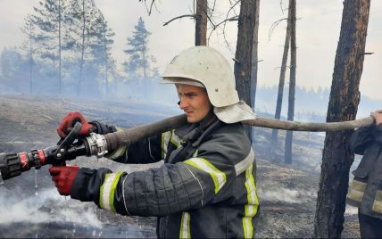 Масштабна пожежа в Луганській області: рятувальникам вдалося локалізувати вогонь на більшості території