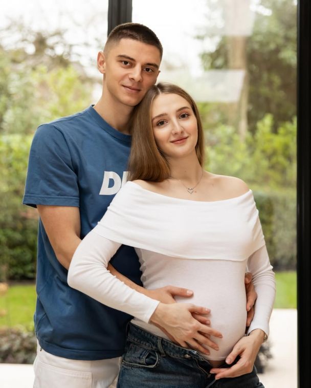 Виталий Миколенко и его жена Виктория ждут ребенка / Фото: instagram.com/mikola_16 / © 