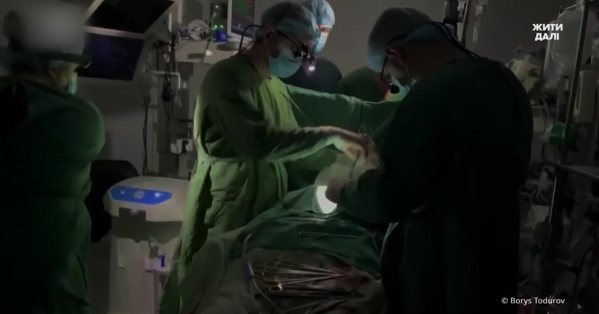Операція під час вимкнення світла в київському Інституті Серця. Кадр з інстаграму директора Інституту Серця Бориса Тодурова