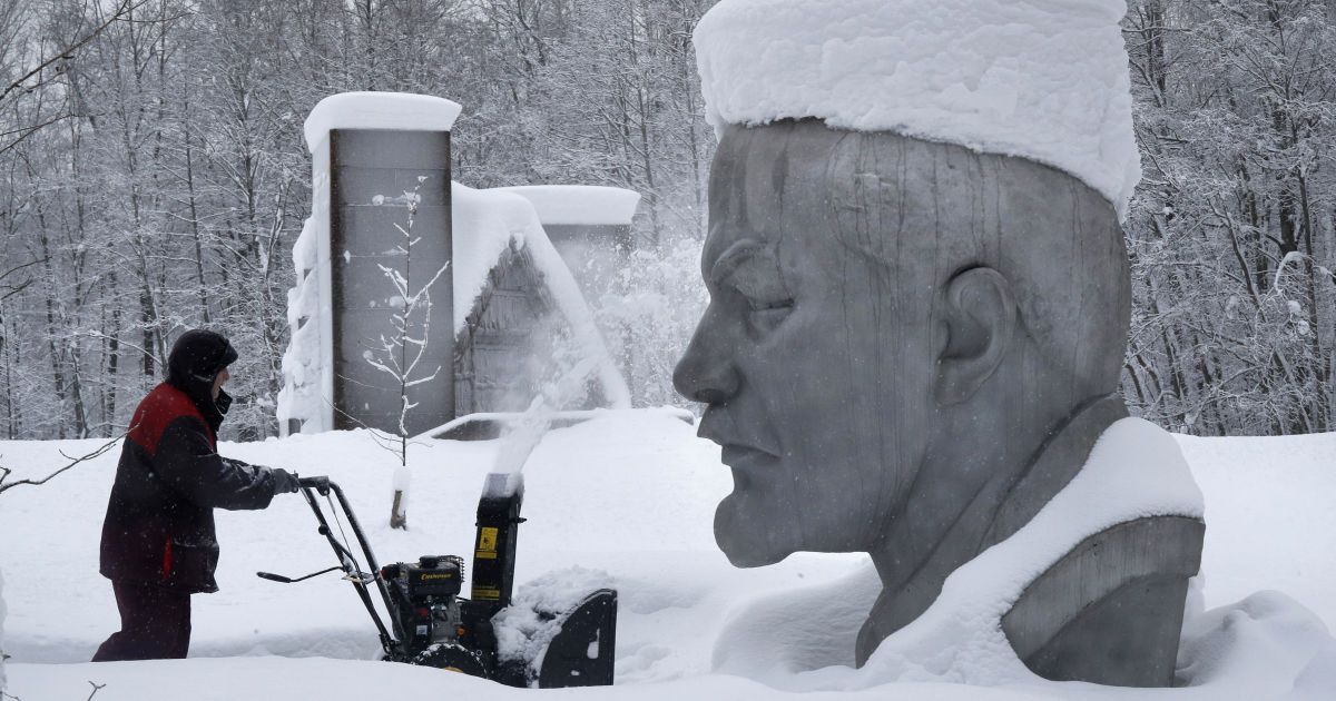 Занести труп и включить холодильник. В россии морг перевели на режим самообслуживания