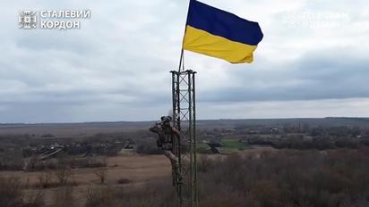 Прикордонники підняли український прапор на кордоні з РФ