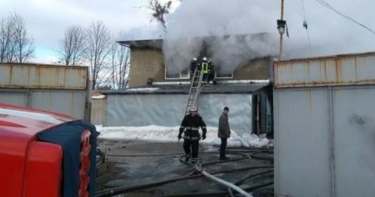 У Харкові спалахнув цех з виробництва пластмасових виробів