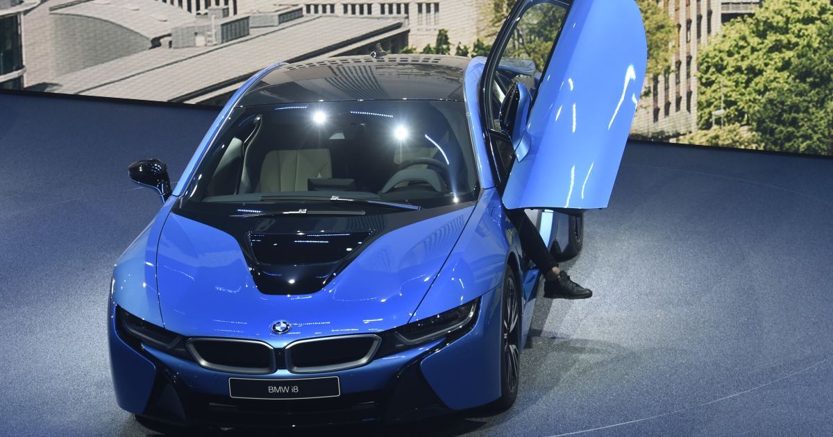 BMW вывела в свет последний экземпляр гибридной модели