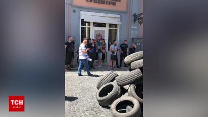 "Похороны дороги в Черновцах": в городе состоялась масштабная акция протеста