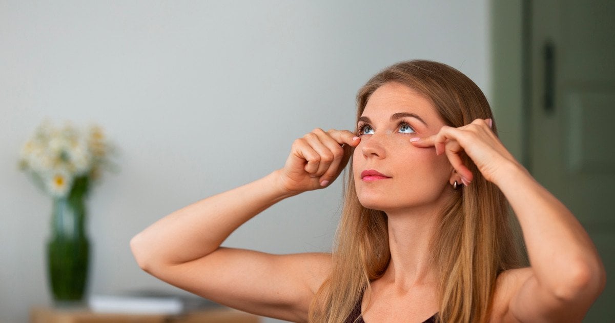 Як швидко позбутися набряків під очима