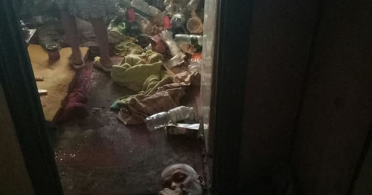 Лежить, гниє заживо, і повзають мухи: у Кривому Розі чоловік після інсульту потребує допомоги