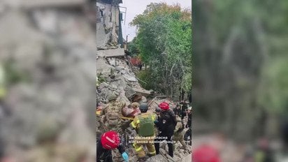 Удар по будинку у Запоріжжі — рятувальники дістали жінку