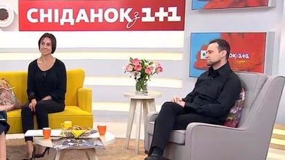 Музыкальный продюсер Руслан Квинта и его избранница певица Нана в студии "Сніданку з 1+1"