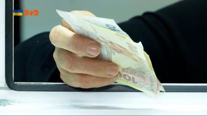 Під подушкою чи в банку: де найкраще зберігати гроші