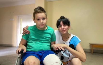 Тікали від війни, коли наздогнала хвороба сина: через пухлину у хлопчика раптово відмовили ноги