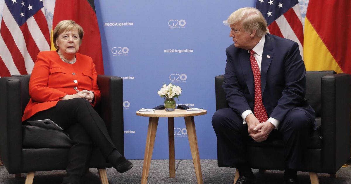 Трамп и Меркель обсудили Украину в телефонном разговоре