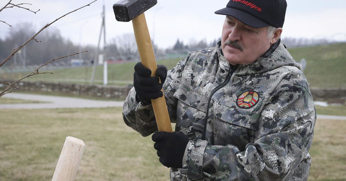"Добро пожаловать": Лукашенко пригласил боевиков "ЛНР" в Беларусь для следственных действий с Протасевичем