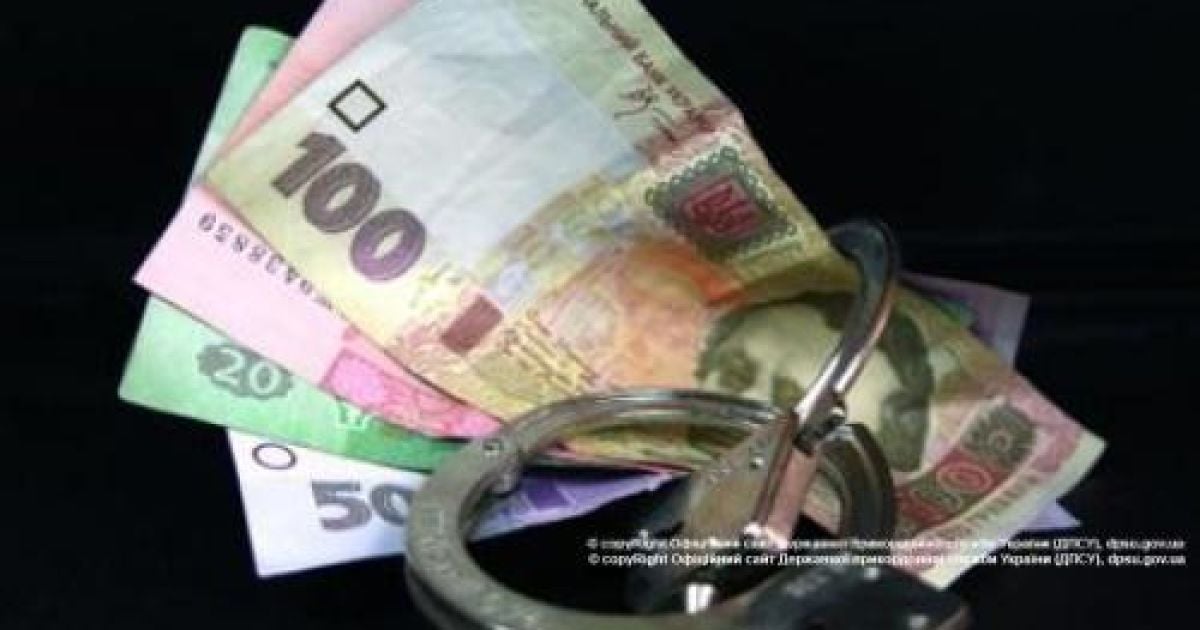 Двое чиновников ДФСУ "погорели" на взятке в 100 тысяч гривен