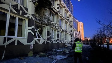 Наслідки атаки на&nbsp;клініку на&nbsp;Оболоні Київ_1 / &copy; Національна поліція України