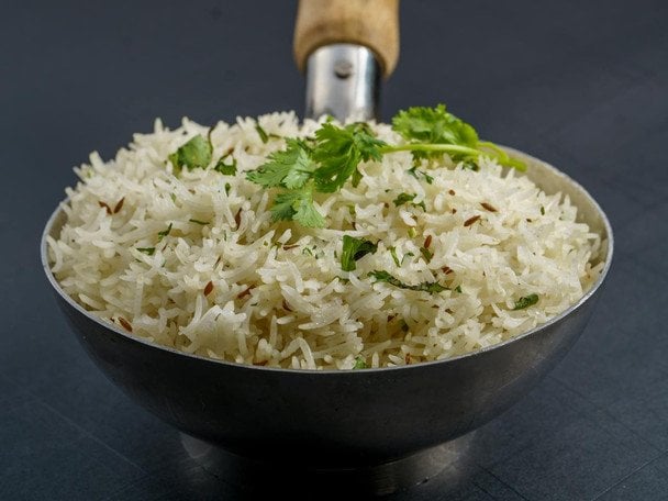 Не викидайте вчорашній рис: простий трюк, щоб він знову став м’яким і розсипчастим