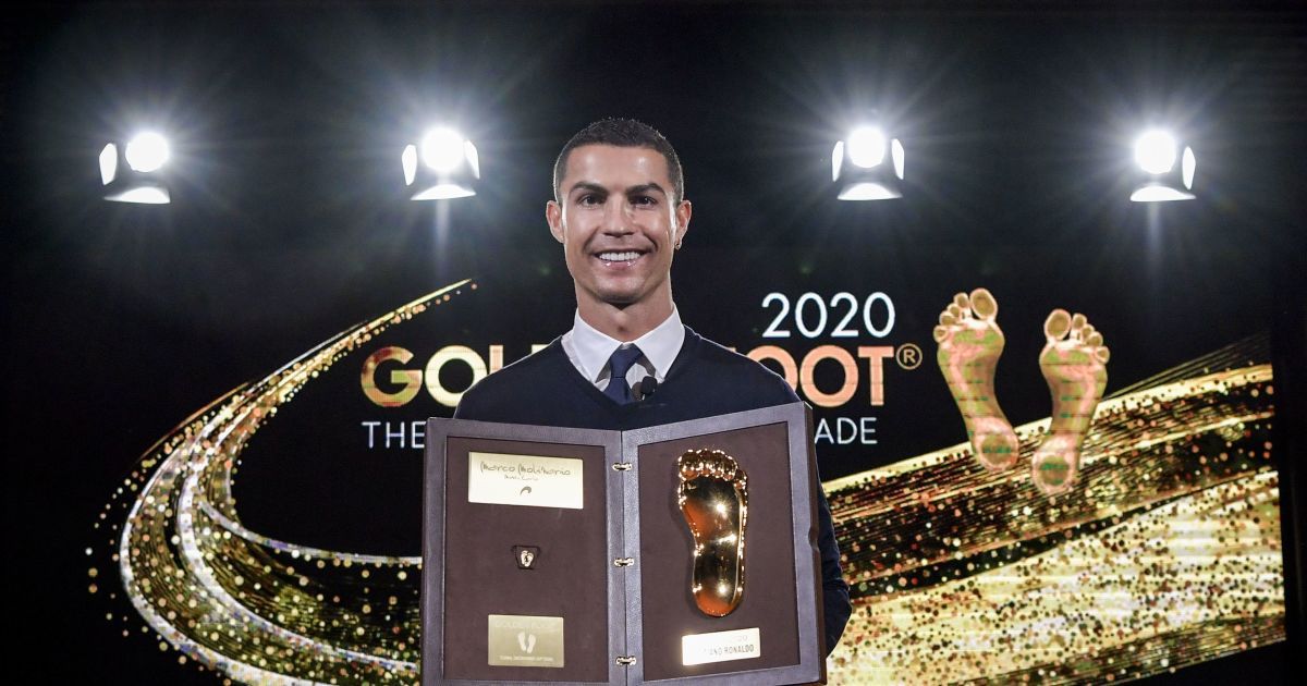 Роналду получил премию Golden Foot 2020