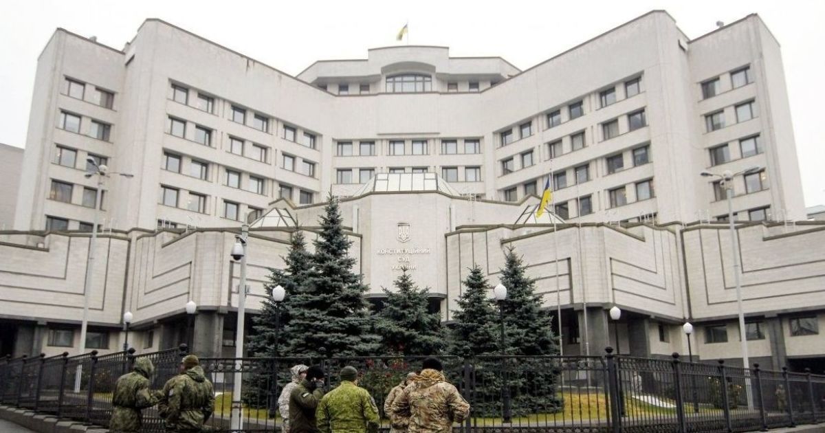 Під КСУ вимагають скасування скандального закону Ківалова-Колесніченка