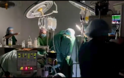 В Інституті серця електрика зникла просто під час оперування дитини (відео)