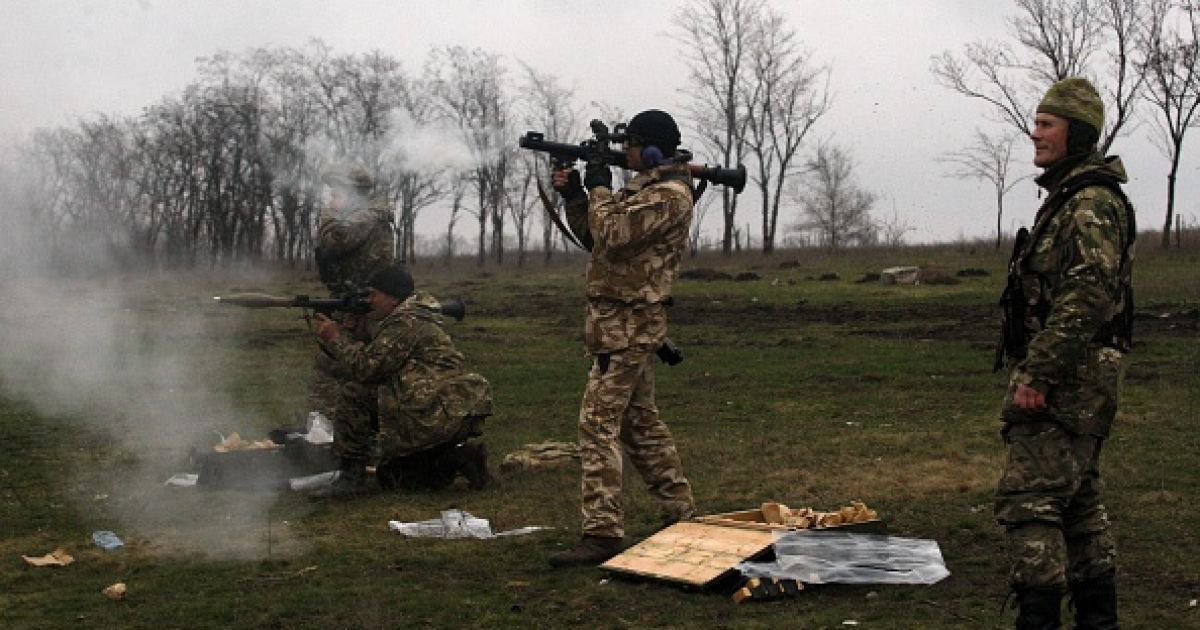 Позиції українських військових всю ніч обстрілювали