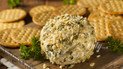 Новорічна закуска з курки, сиру та горіхів