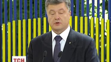 Порошенко заявил, что не будет давать указание закрыть каналы и газеты