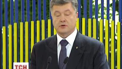 Порошенко заявив, що не буде давати вказівку закрити канали і газети