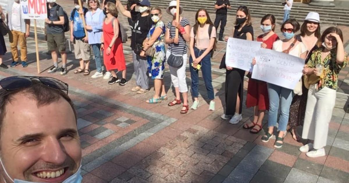 Вчений з Інституту фізики заявив, що після мітингу проти Шкарлета, до нього прийшли з СБУ
