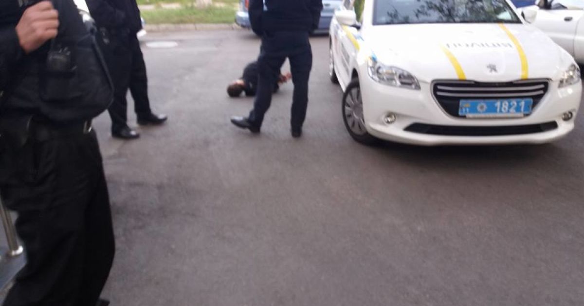 Поліція повідомила подробиці ножової атаки у медзакладі в Києві