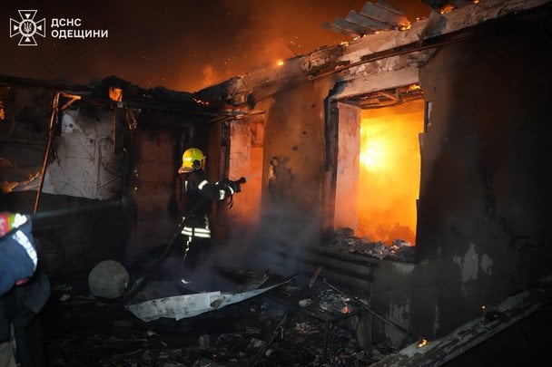 Цієї ночі Росія знову атакувала Одещину. Зруйновано житлові будинки.  / © ГУ ДСНС в Одеській області