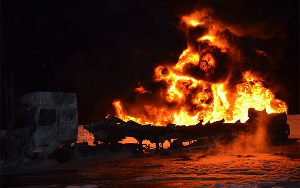 В Николаеве загорелись два бензовоза / © Управление ГСЧС в Николаевской области