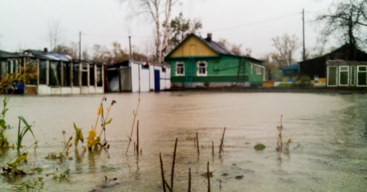 Несколько жилых районов вновь оказались под водой / © sakhalin.info
