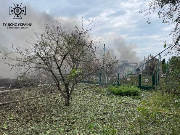Российские террористы обстреляли Орехов. / © ГСЧС в Запорожской области