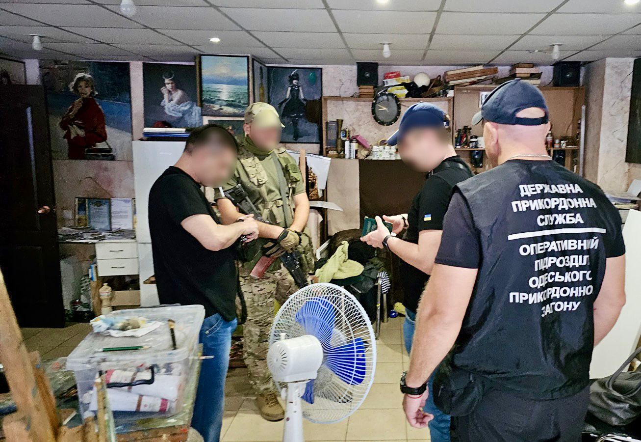 Прикордонники затримали в Одесі мистецтвознавця - прихильника РФ. / © ДПСУ