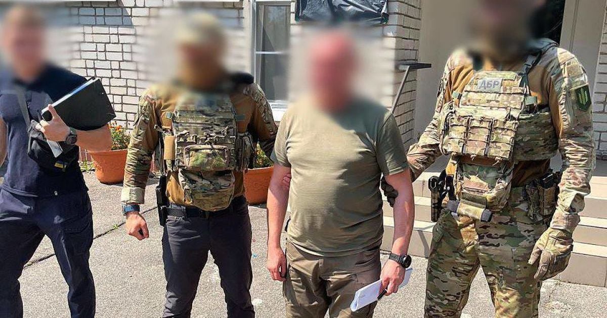СБУ разоблачила руководителя областного военкомата, который безосновательно выплатил дополнительное вознаграждение подчиненным.