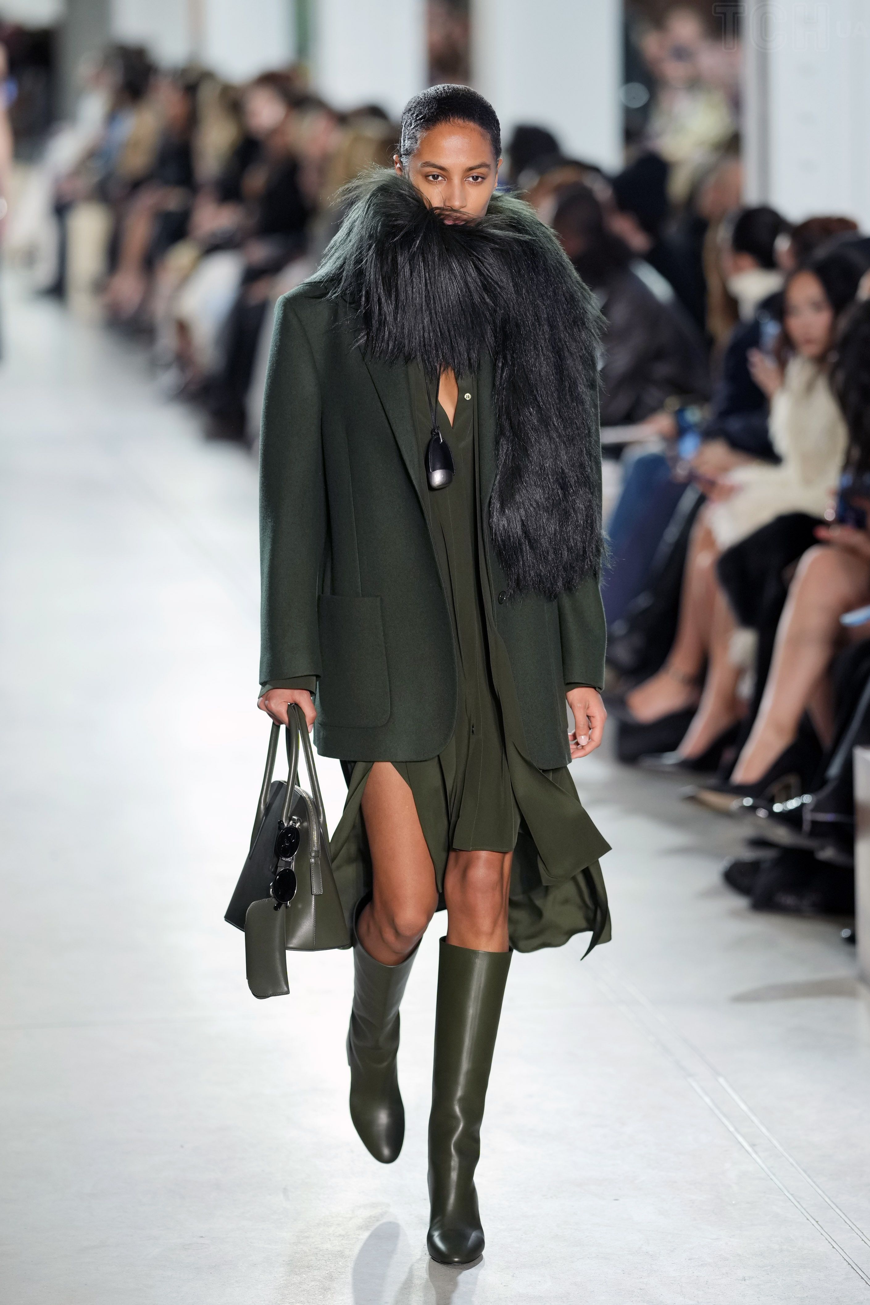 Бренд Michael Kors презентовал коллекцию осень-зима 2025 - фото