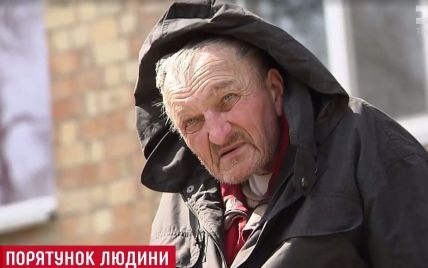 Пример человечности: журналисты и неравнодушные киевляне спасли от смерти бездомного