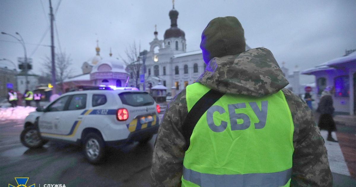 Стало відомо, кого шукають: до Києво-Печерської Лаври стягнуті сили поліції, Нацгвардії та СБУ